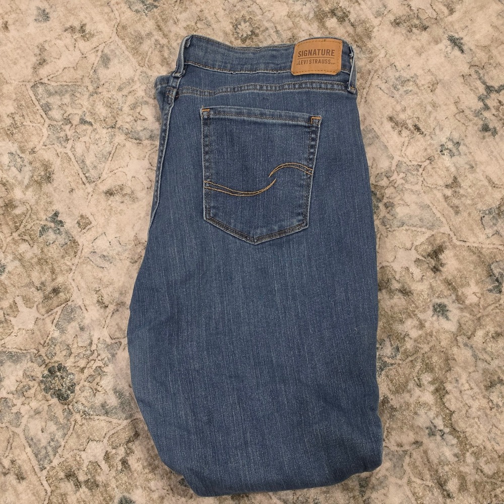 Signature by Levi Strauss Womens Mid-Rise Bootcut Jeans Medium Wash 18M W34 L32 - Picture 8 of 8